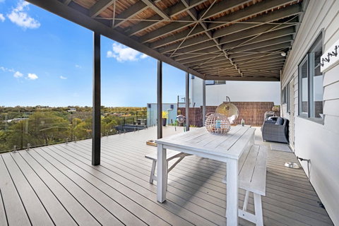 Beachside House - ACT Tourism 23