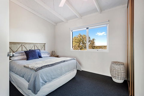 Beachside House - ACT Tourism 13