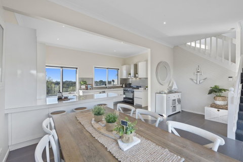 Beachside House - ACT Tourism 12