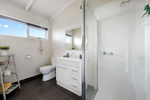 Beachside House - ACT Tourism 20