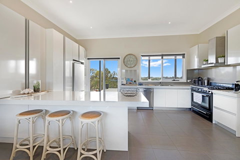 Beachside House - ACT Tourism 7