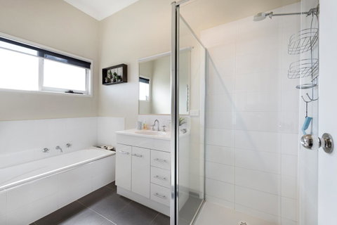 Beachside House - ACT Tourism 18