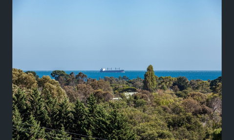 Beachside House - ACT Tourism 4