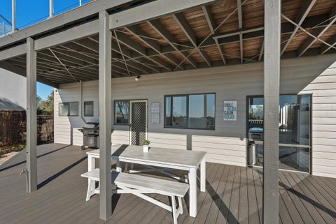 Beachside House - ACT Tourism 24