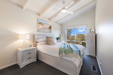 Beachside House - ACT Tourism 14