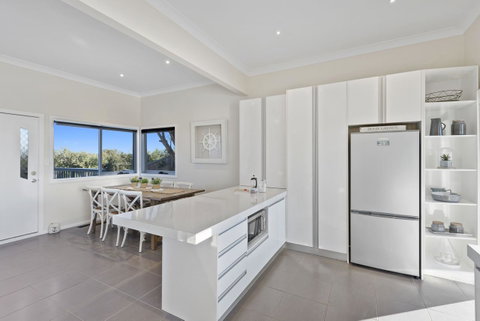 Beachside House - ACT Tourism 10