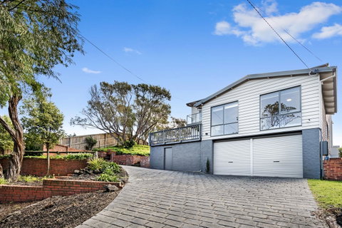 Beachside House - ACT Tourism 17