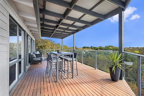 Beachside House - ACT Tourism 5