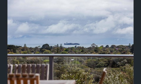 Beachside House - ACT Tourism 6