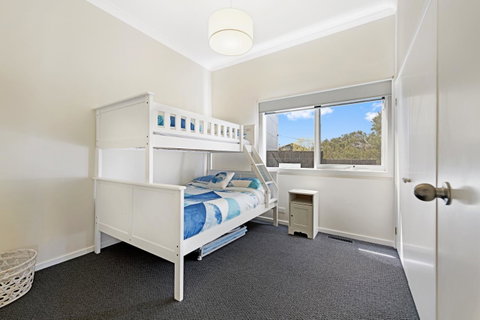 Beachside House - ACT Tourism 16