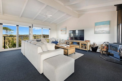Beachside House - ACT Tourism 2
