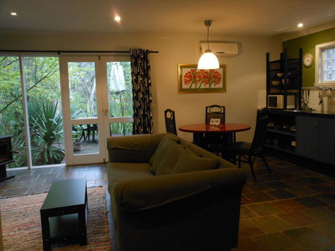 Merrimeet Cottages - ACT Tourism 12