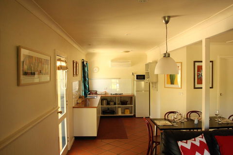 Merrimeet Cottages - ACT Tourism 28