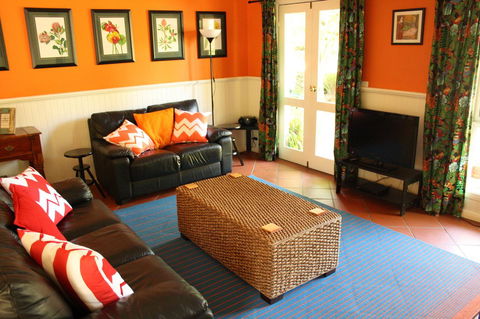 Merrimeet Cottages - ACT Tourism 13
