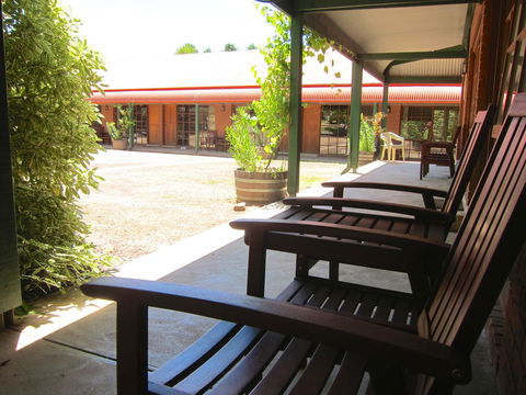 The Harrietville Snowline Hotel - ACT Tourism 6