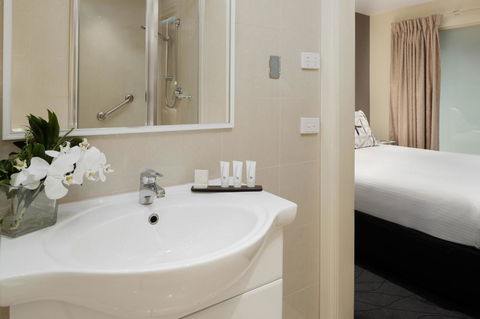 The Victoria Hotel - ACT Tourism 36