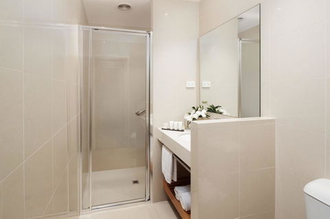 The Victoria Hotel - ACT Tourism 16