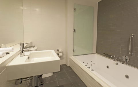 Causeway 353 Hotel - ACT Tourism 9