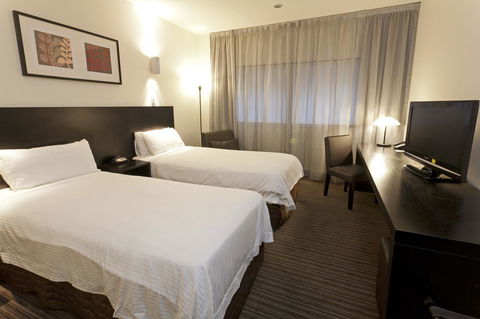 Causeway 353 Hotel - ACT Tourism 6