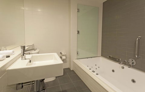 Causeway 353 Hotel - ACT Tourism 29