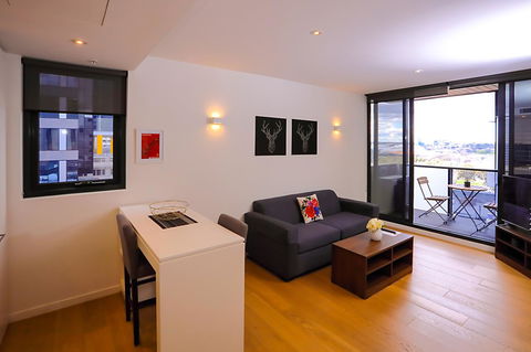 Flinders Street Apartments - ACT Tourism 7