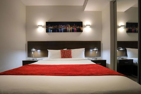 Flinders Street Apartments - ACT Tourism 0
