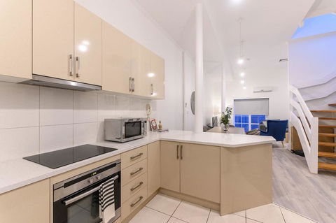 Unique 3 Bedroom Central CBD Townhouse - ACT Tourism 5