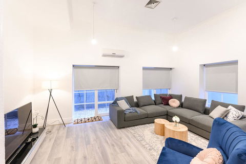 Unique 3 Bedroom Central CBD Townhouse - ACT Tourism 3