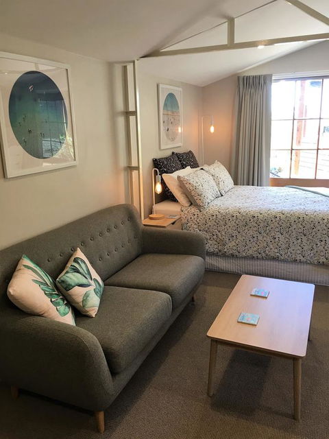 The Cosy Bungalow - ACT Tourism 0