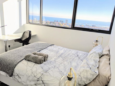 Breathtaking View Apartment With Gym & Sauna - ACT Tourism 15