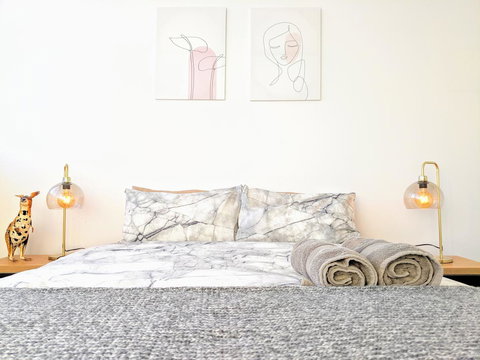 Breathtaking View Apartment With Gym & Sauna - ACT Tourism 14