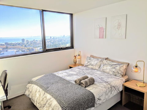 Breathtaking View Apartment With Gym & Sauna - ACT Tourism 13