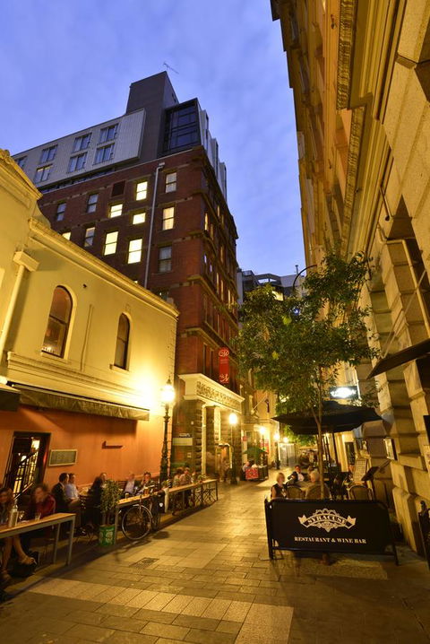 Metro Apartments On Bank Place - ACT Tourism 1