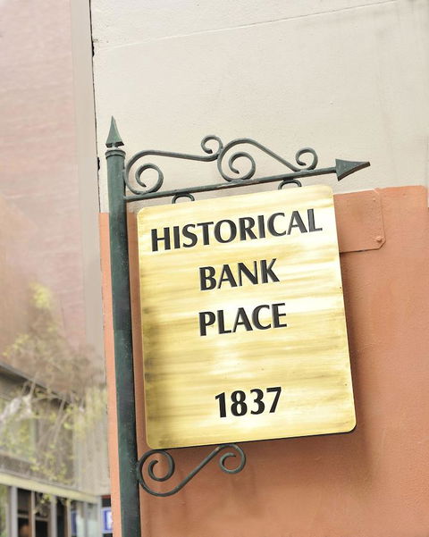 Metro Apartments On Bank Place - ACT Tourism 3