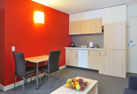 Metro Apartments On Bank Place - ACT Tourism 5