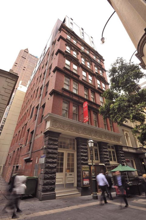 Metro Apartments On Bank Place - ACT Tourism 7