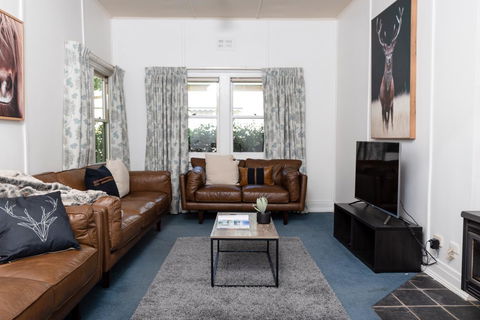 The Orchard House - ACT Tourism 11
