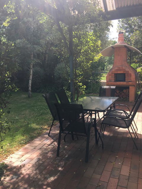 The Orchard House - ACT Tourism 19