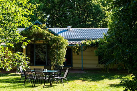 The Orchard House - ACT Tourism 6