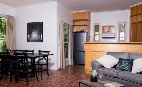 The Orchard House - ACT Tourism 13