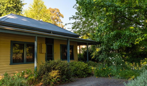 The Orchard House - ACT Tourism 8