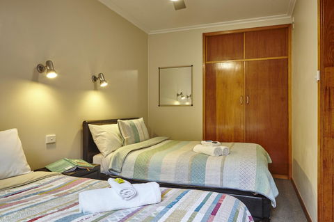 Goldfield Holiday Units - ACT Tourism 3