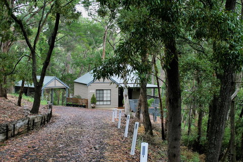 Tangenong Cottages - ACT Tourism 16
