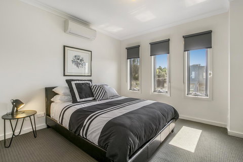 Marina Beach - ACT Tourism 0