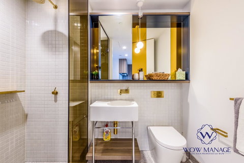 WOW Apartment On Lonsdale - ACT Tourism 7