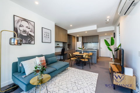 WOW Apartment On Lonsdale - ACT Tourism 0