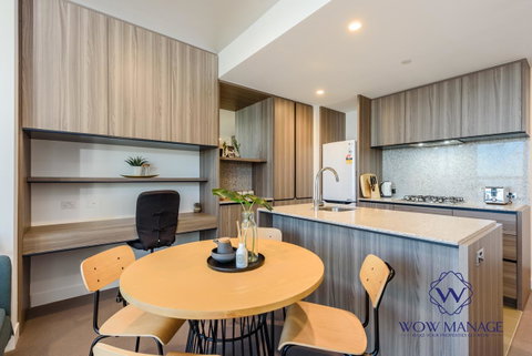WOW Apartment On Lonsdale - ACT Tourism 5