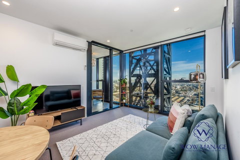 WOW Apartment On Lonsdale - ACT Tourism 1