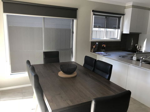 Luxury Abalina Cottages - ACT Tourism 21