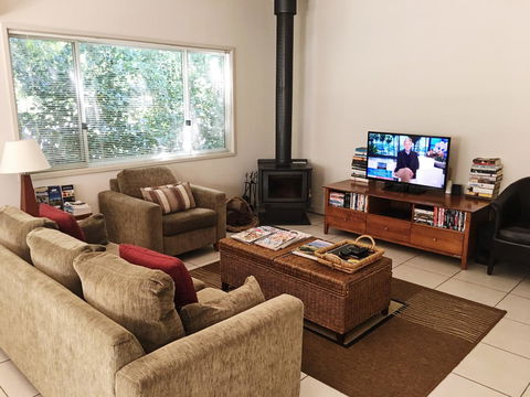 Luxury Abalina Cottages - ACT Tourism 33